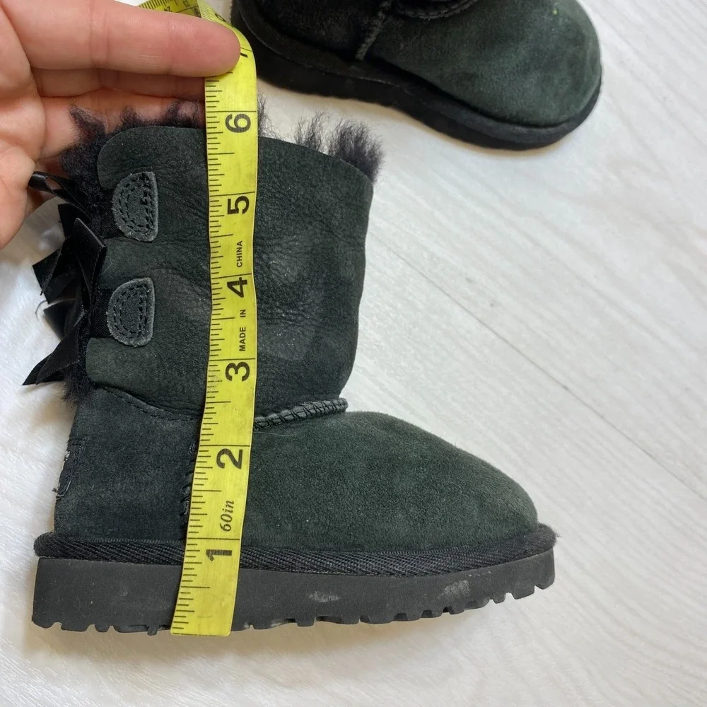 UGG Australia Mini Bailey Bow Winter‎ Boots Kid's Size 6 Black Suede Shearling